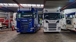 20251019-Tom-Holding-00341